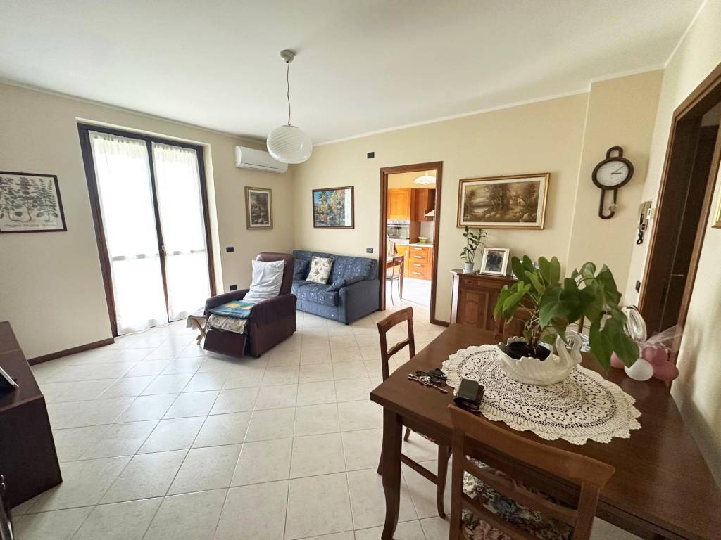 Appartamento a Oleggio in Via Luigi Sante Colonna, 43 - Foto 4