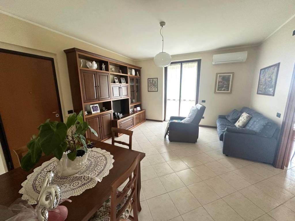 Appartamento a Oleggio in Via Luigi Sante Colonna, 43 - Foto 5