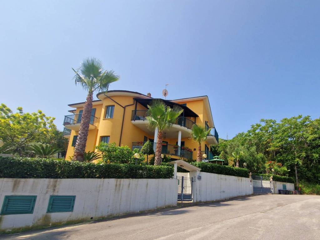 Villa a Colonnella in Via San Martino - Foto 5