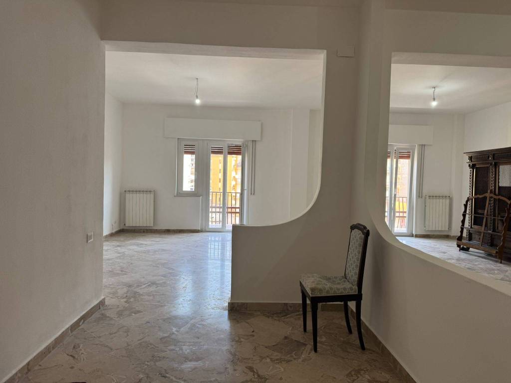 Appartamento a Caltanissetta in Viale della Regione, 30 - Foto 2