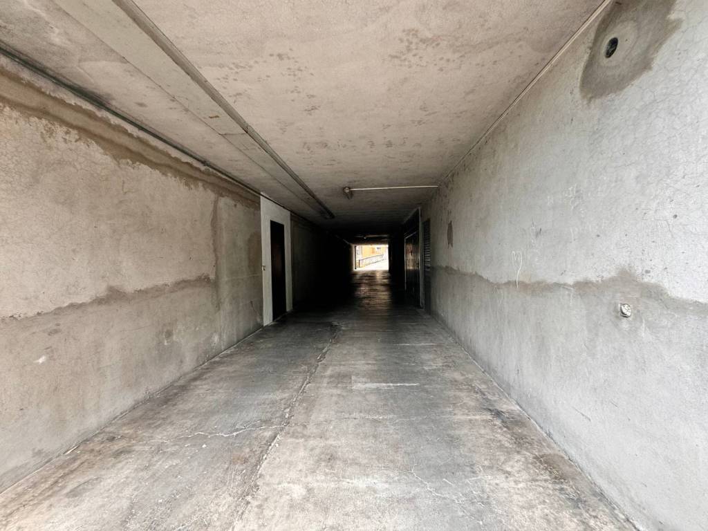 Box / garage a Frosinone in Via Alessandro Ciamarra - Foto 3