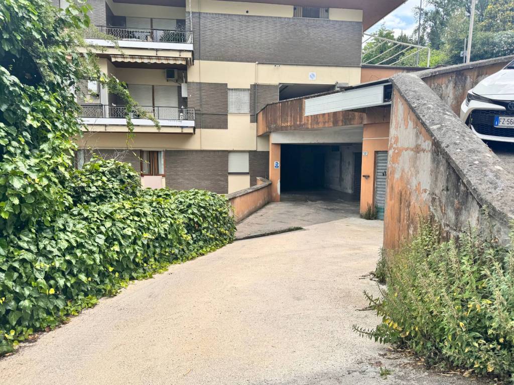 Box / garage a Frosinone in Via Alessandro Ciamarra - Foto 3