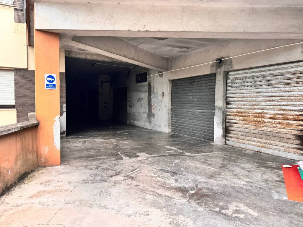 Box / garage a Frosinone in Via Alessandro Ciamarra - Foto 2
