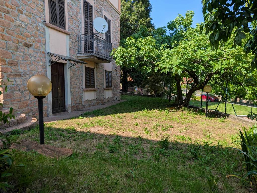 Villa a Cuasso al monte in Via Repubblica, 42 - Foto 3