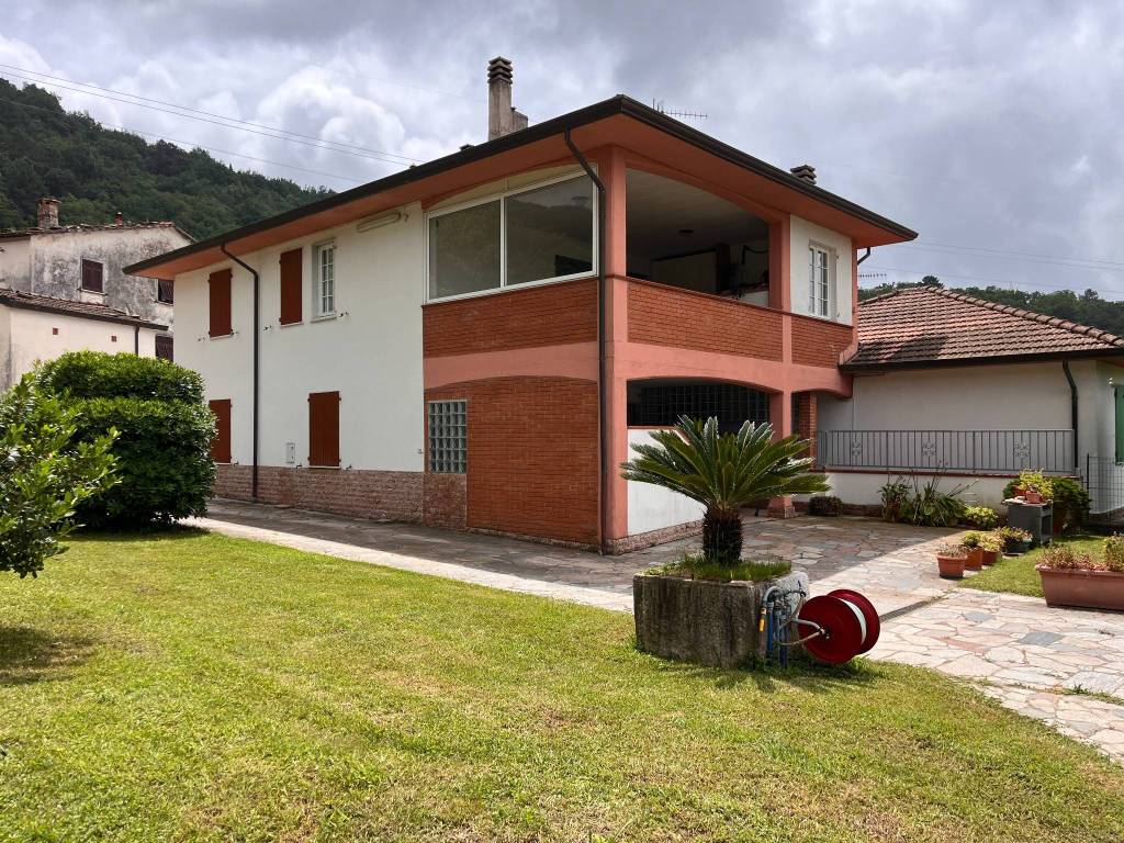 Villa a Castelnuovo magra in Via Caprignano, 11 - Foto 2