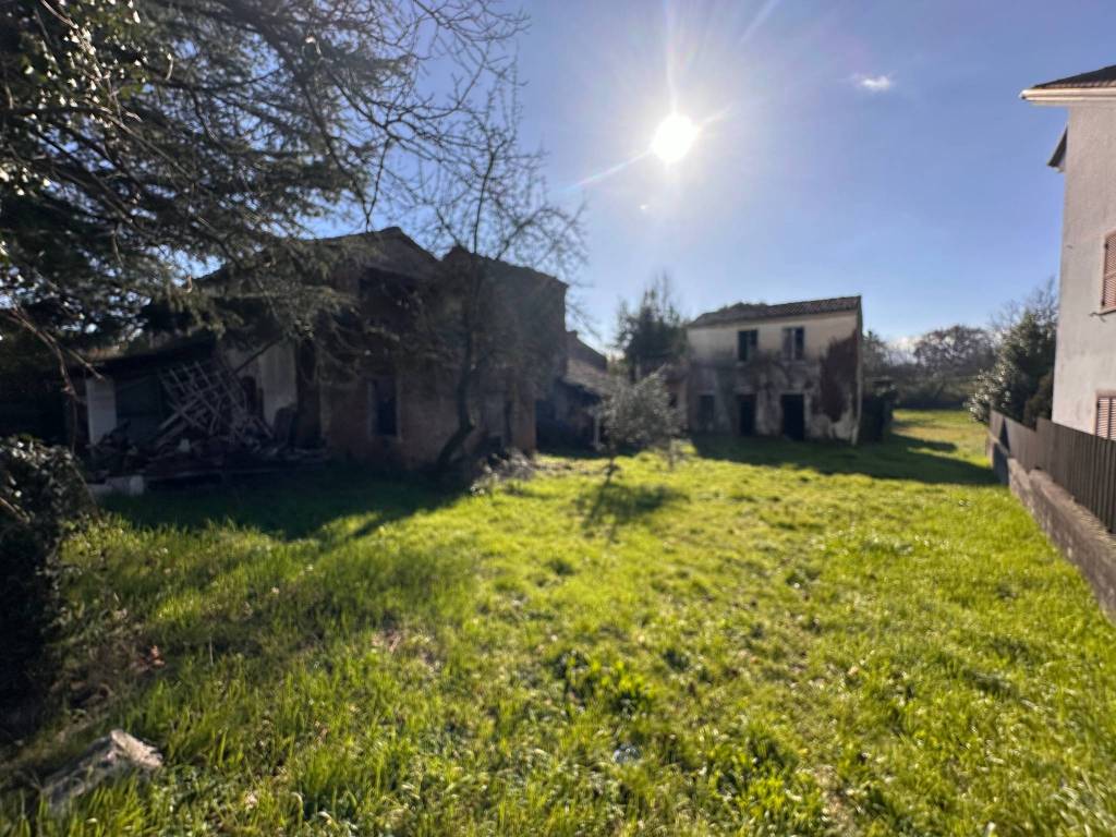 Rustico / casale a Frosinone in Via Casilina Nord - Foto 2