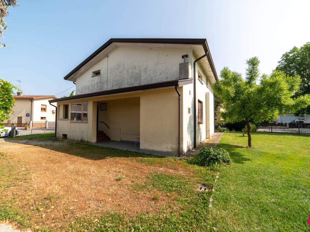 Villa a Azzano decimo in Viale Rimembranze - Foto 3