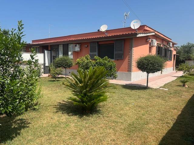 Villa a Aprilia in Via Etna, 26 - Foto 2