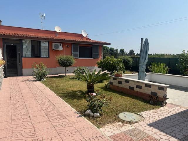 Villa a Aprilia in Via Etna, 26 - Foto 3
