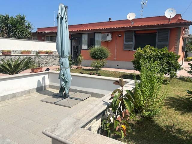 Villa a Aprilia in Via Etna, 26 - Foto 4