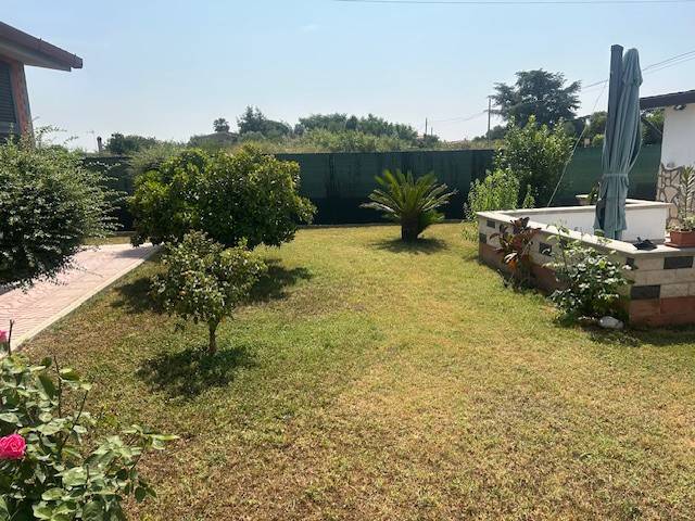 Villa a Aprilia in Via Etna, 26 - Foto 5