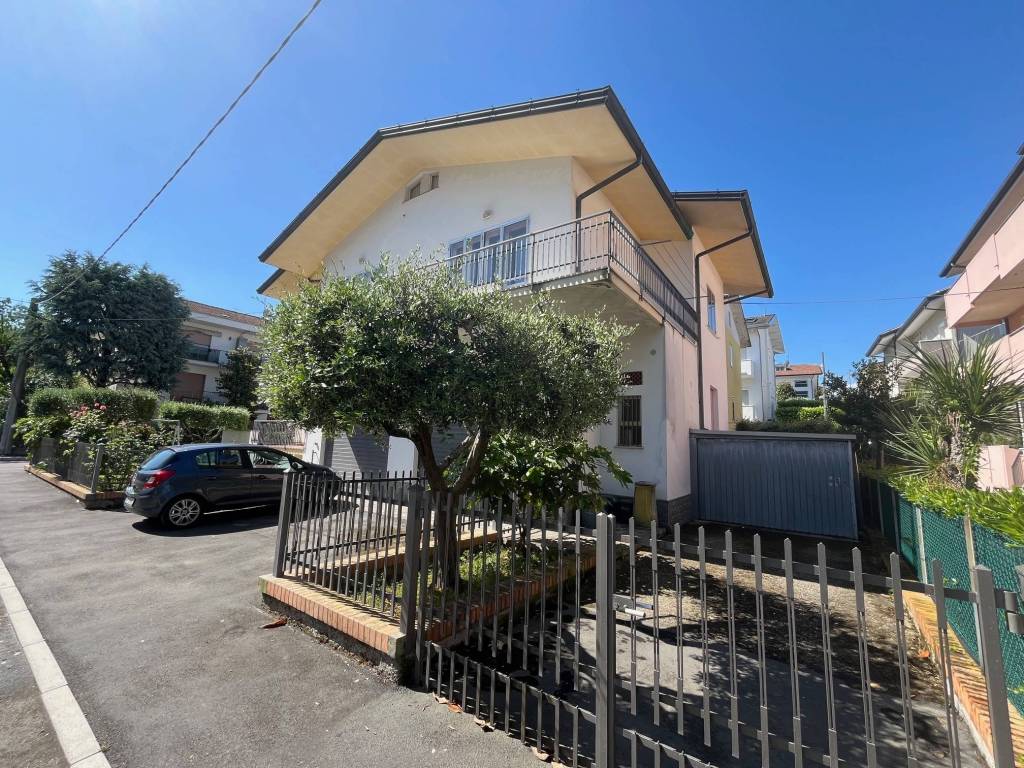 Villa a Riccione in Viale Mondovi - Foto 4