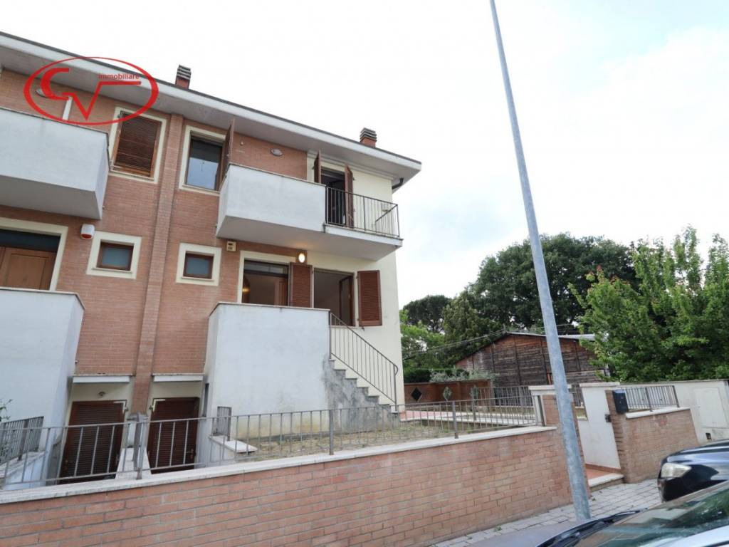 Casa indipendente a Montevarchi in Via del Frassino - Foto 2