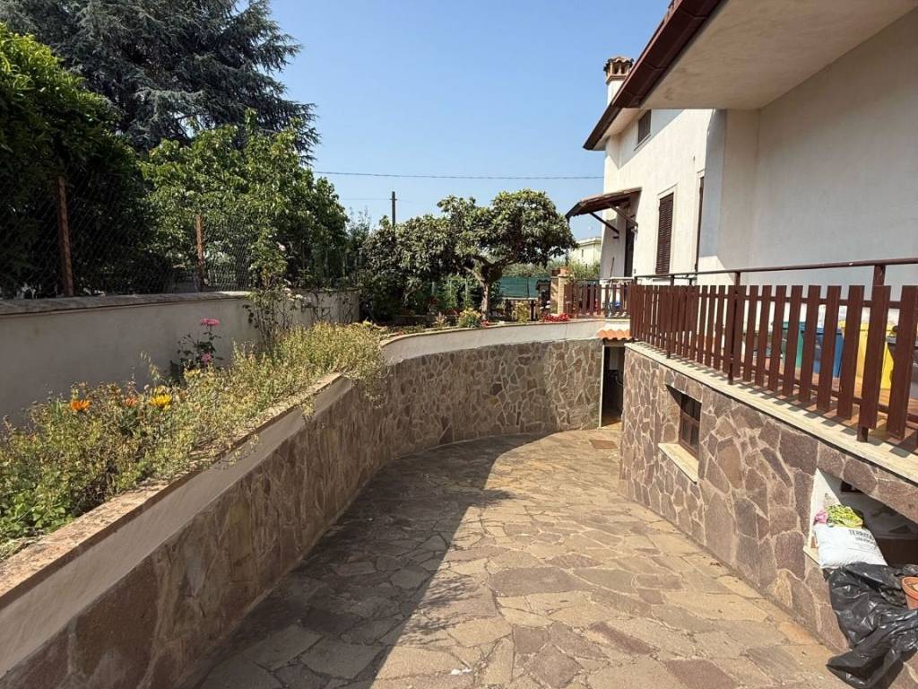 Villa a Cisterna di latina in Via Francesco Petrarca - Foto 2