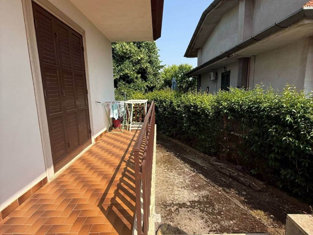 Villa a Cisterna di latina in Via Francesco Petrarca - Foto 3
