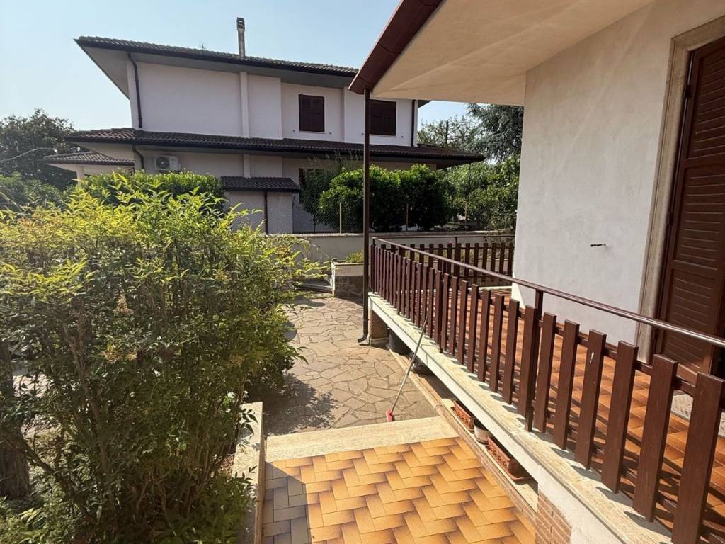 Villa a Cisterna di latina in Via Francesco Petrarca - Foto 4