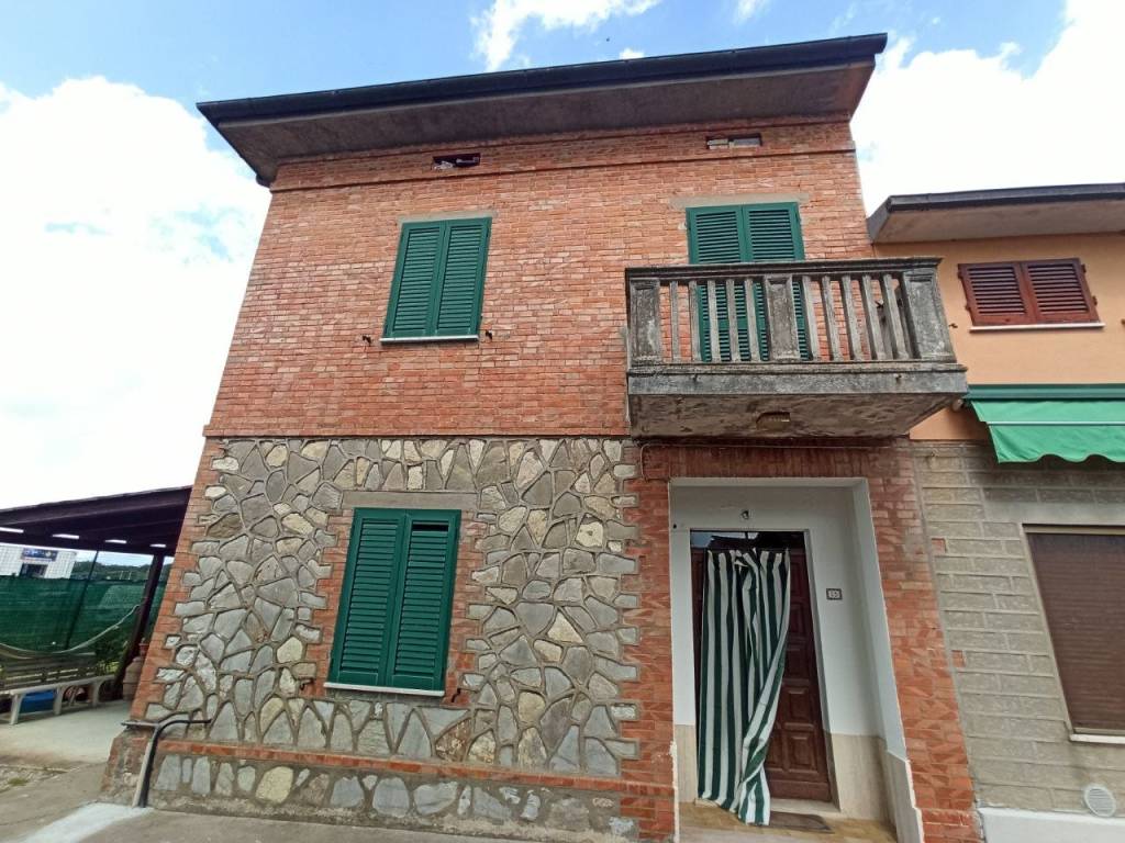 Casa indipendente a Castiglione del lago in Via Cristoforo Colombo, 40 - Foto 2
