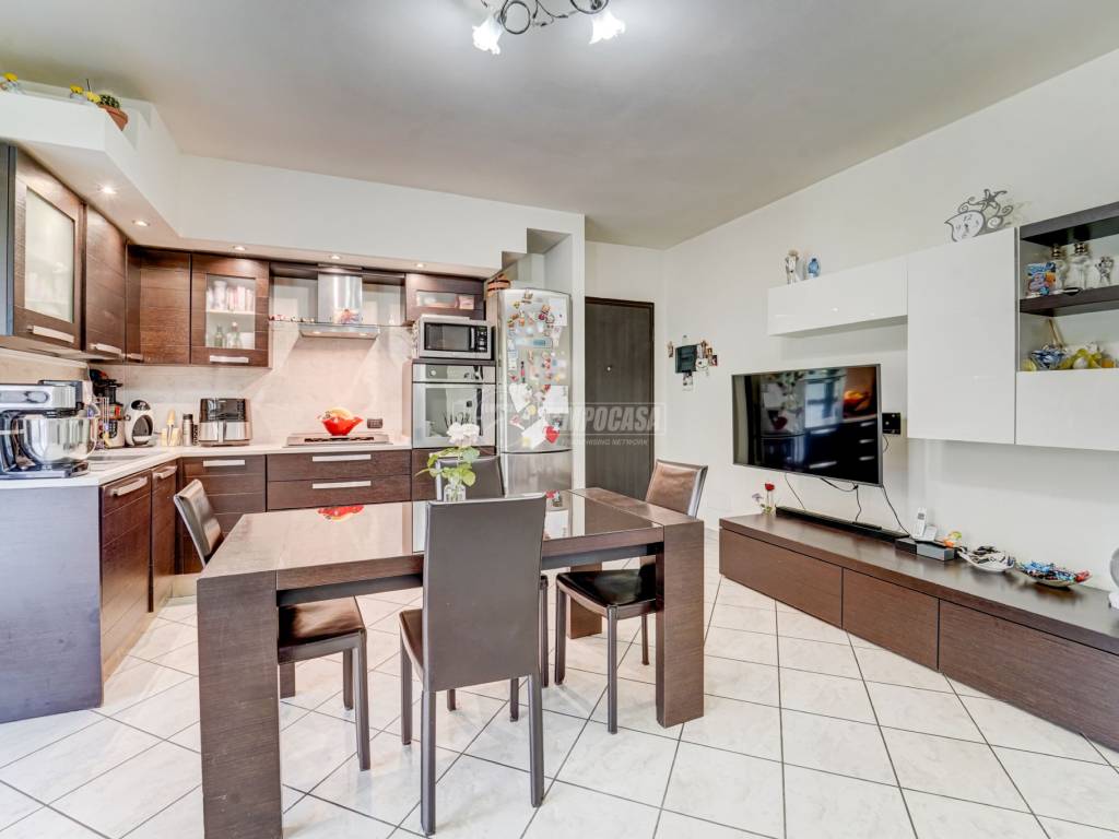 Appartamento a Albizzate in Via Adige - Foto 4