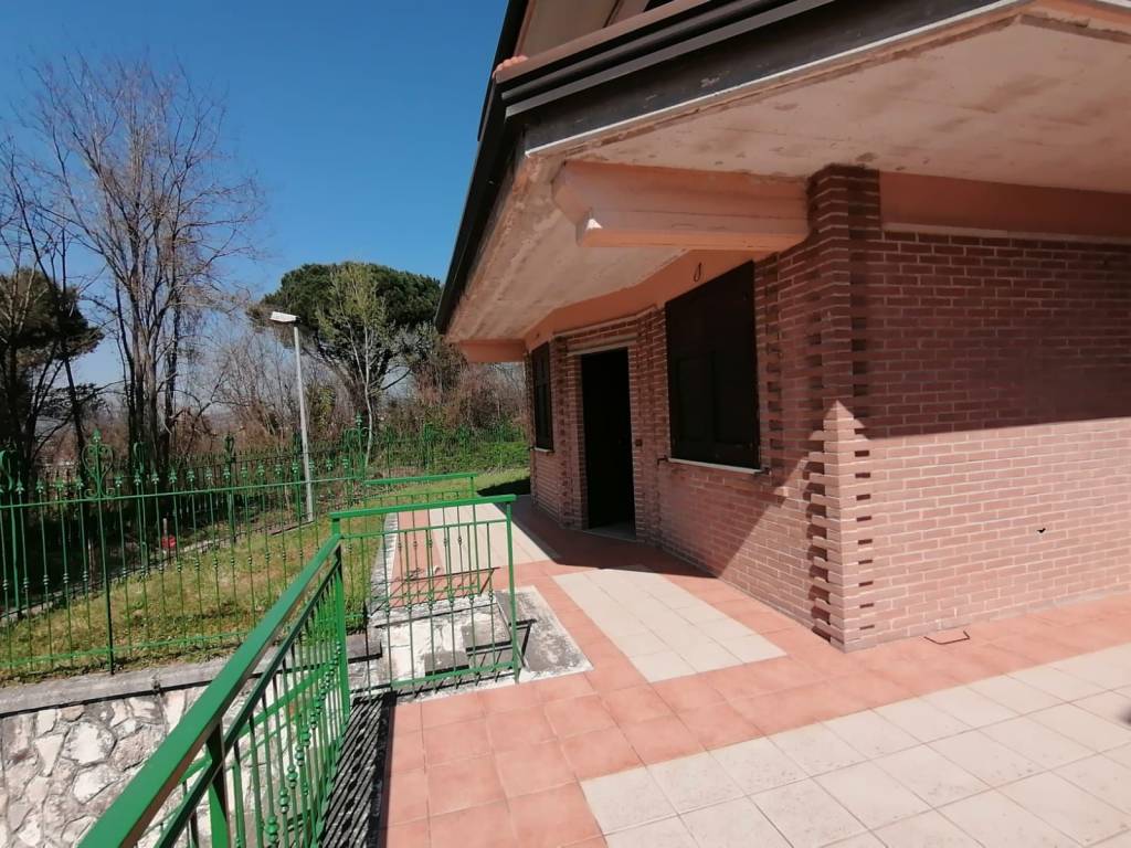 Villa a Avellino in Via Manlio Rossi Doria, 16 - Foto 2