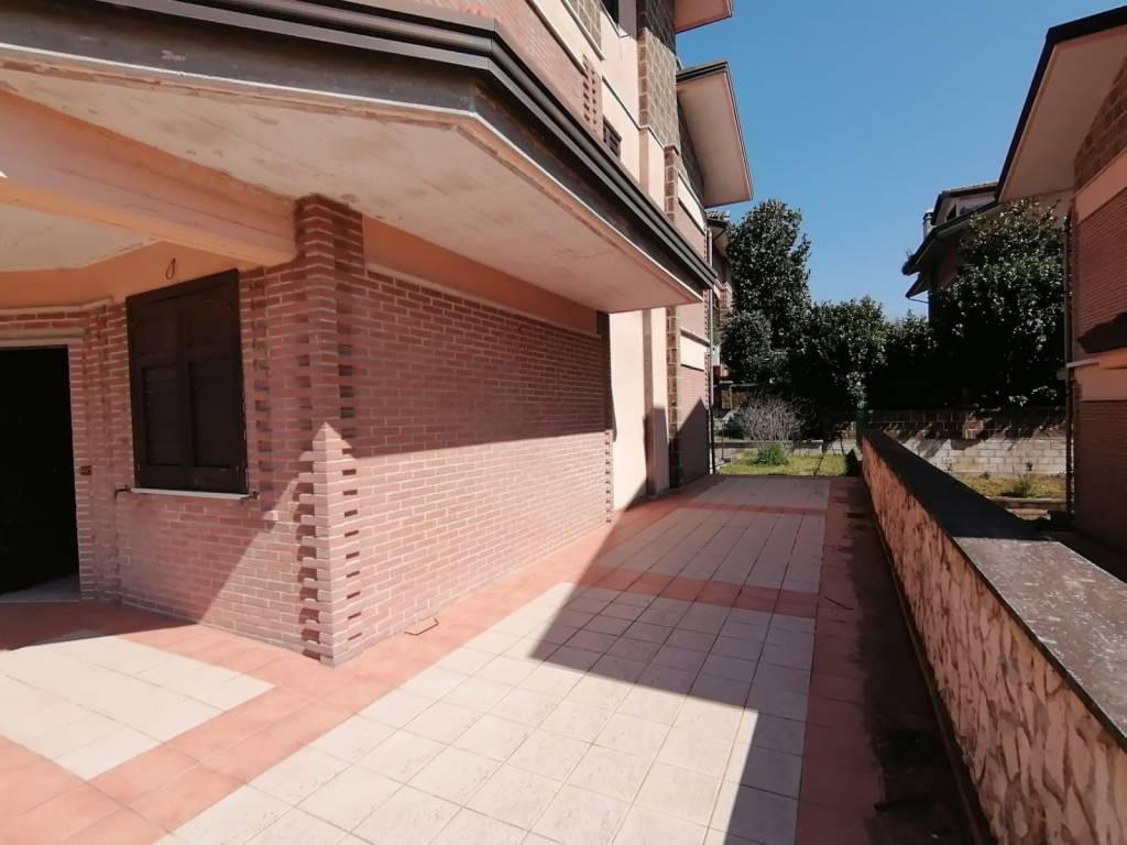 Villa a Avellino in Via Manlio Rossi Doria, 16 - Foto 3