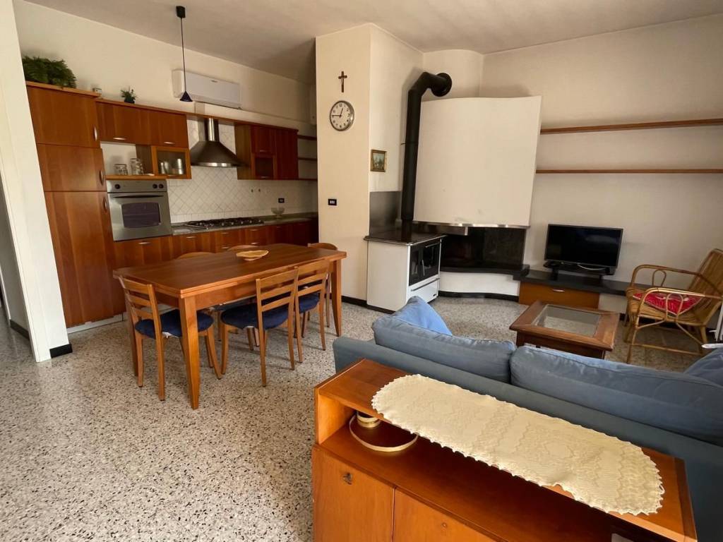 Casa indipendente a Riccione in Viale Ortona, 10 - Foto 2