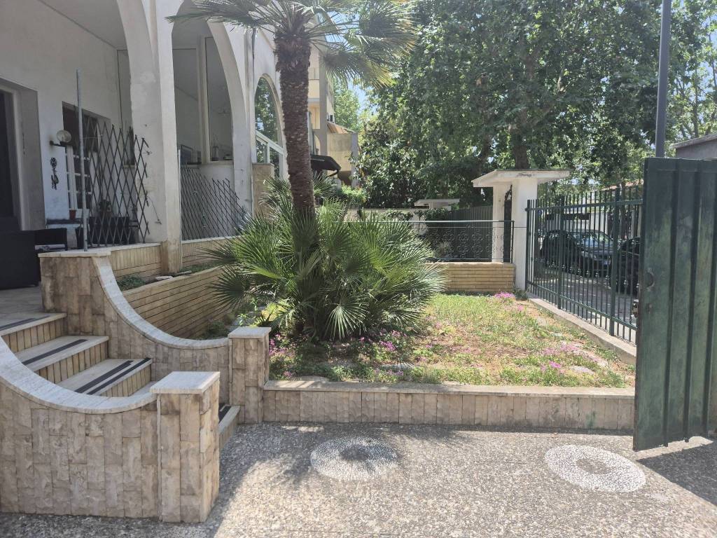 Villetta a schiera a Lecce in Via Alfredo Catalani - Foto 2