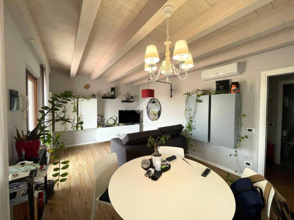 Appartamento a Caprino veronese in piazza stringa, 13 - Foto 4