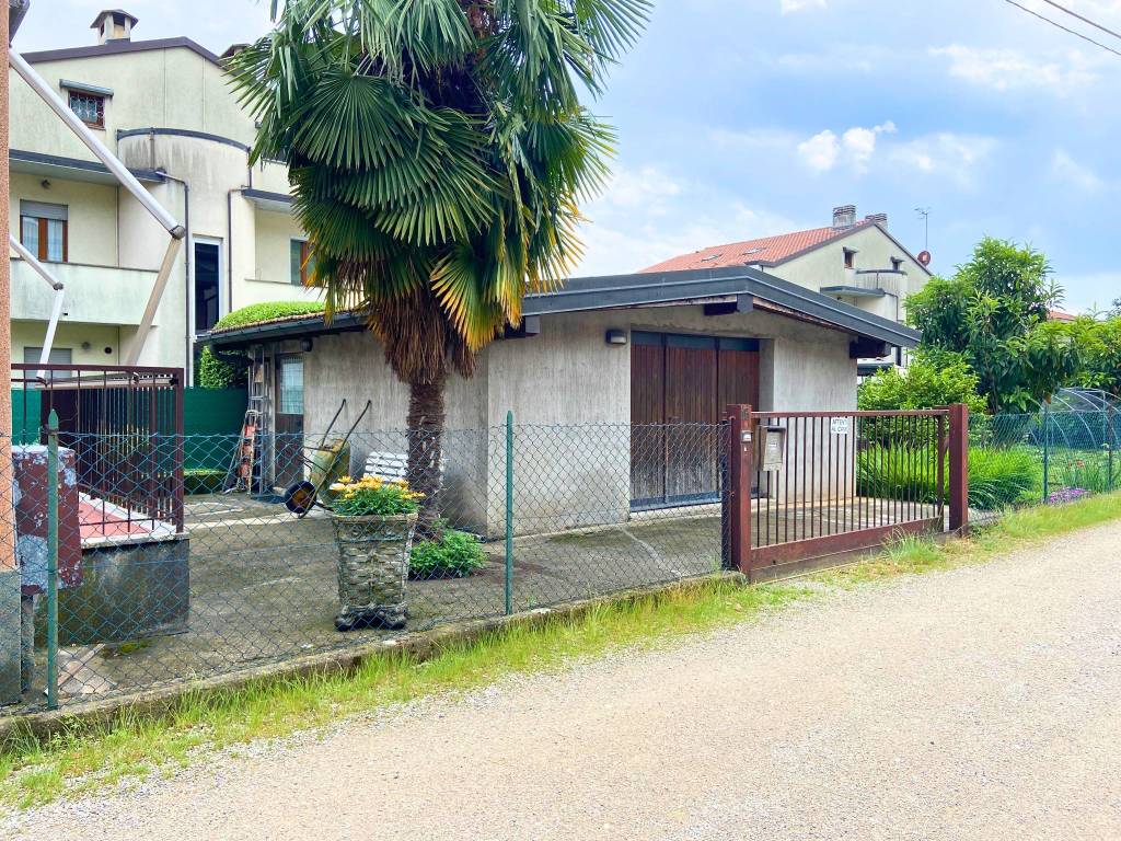 Villa a Induno olona in Via Arno, 16 - Foto 2