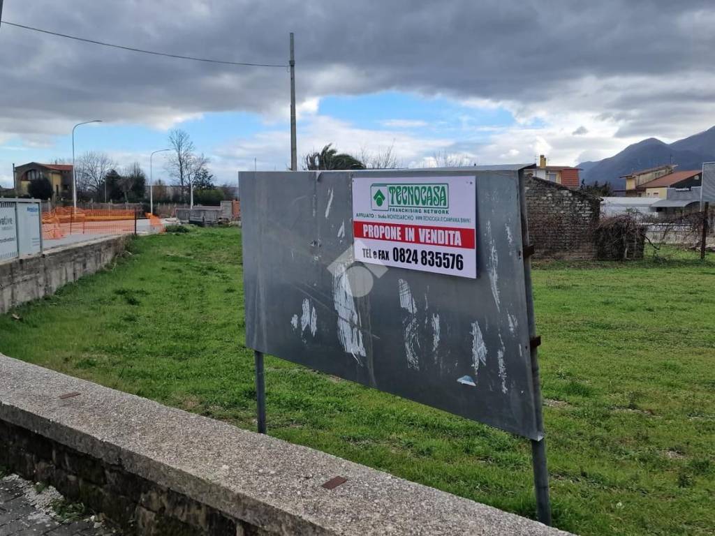 Terreno a Montesarchio in Via Fratelli D'Ambrosio - Foto 2