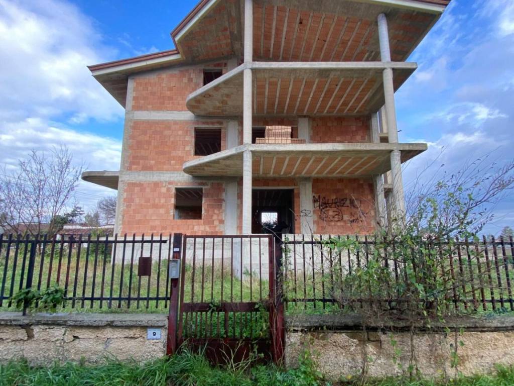 Palazzo / stabile a Castel volturno in Via Ludovico Ariosto Traversa 2, 8 - Foto 3