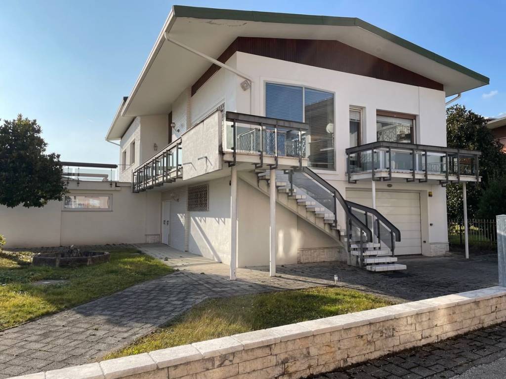 Villa a Santa giustina in Via Feltre, 46 - Foto 3