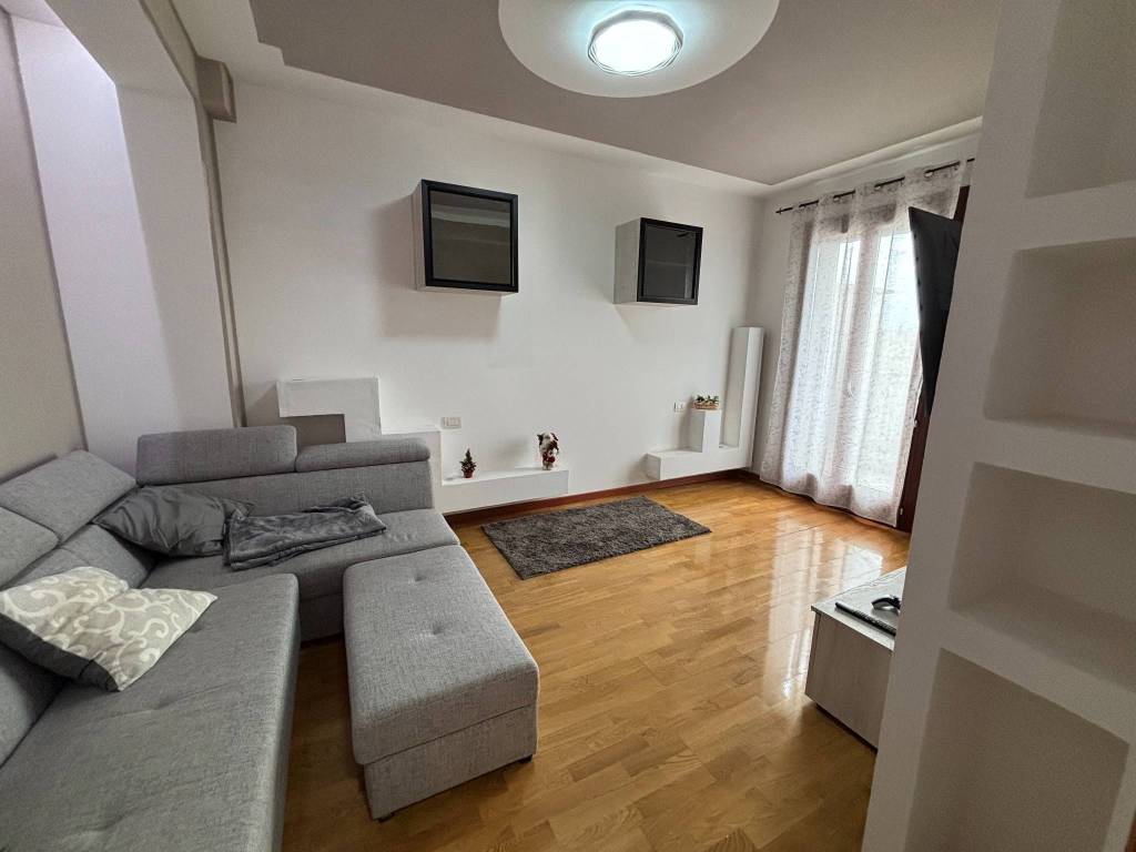 Appartamento a Selvazzano dentro in Piazza Salvo D'Acquisto - Foto 4