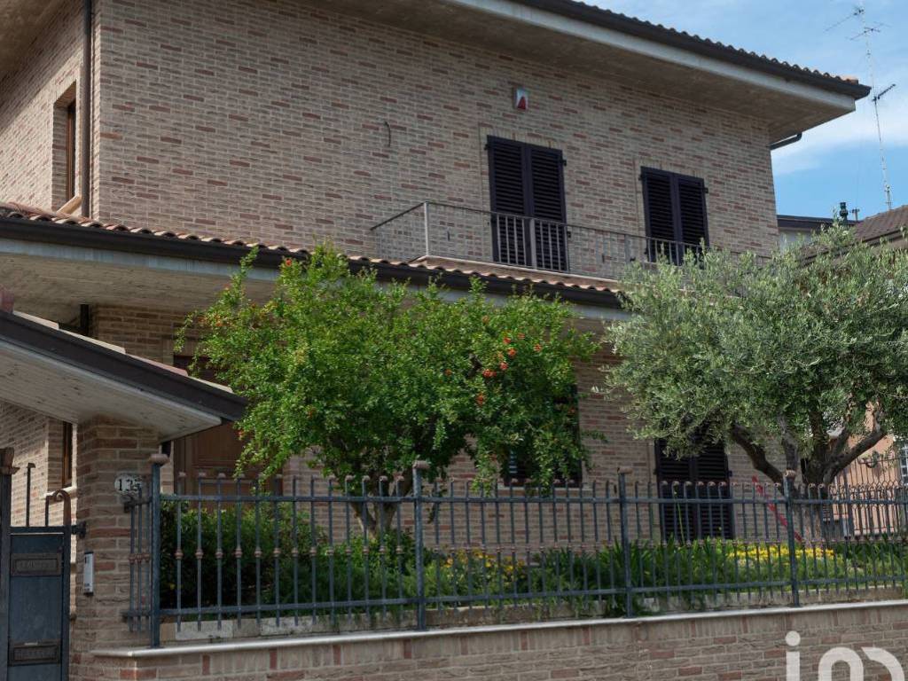 Villa a Civitanova marche in Via Alessandro Manzoni - Foto 3