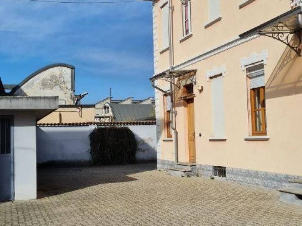 Villa a Galliate in Via 4 Novembre - Foto 2