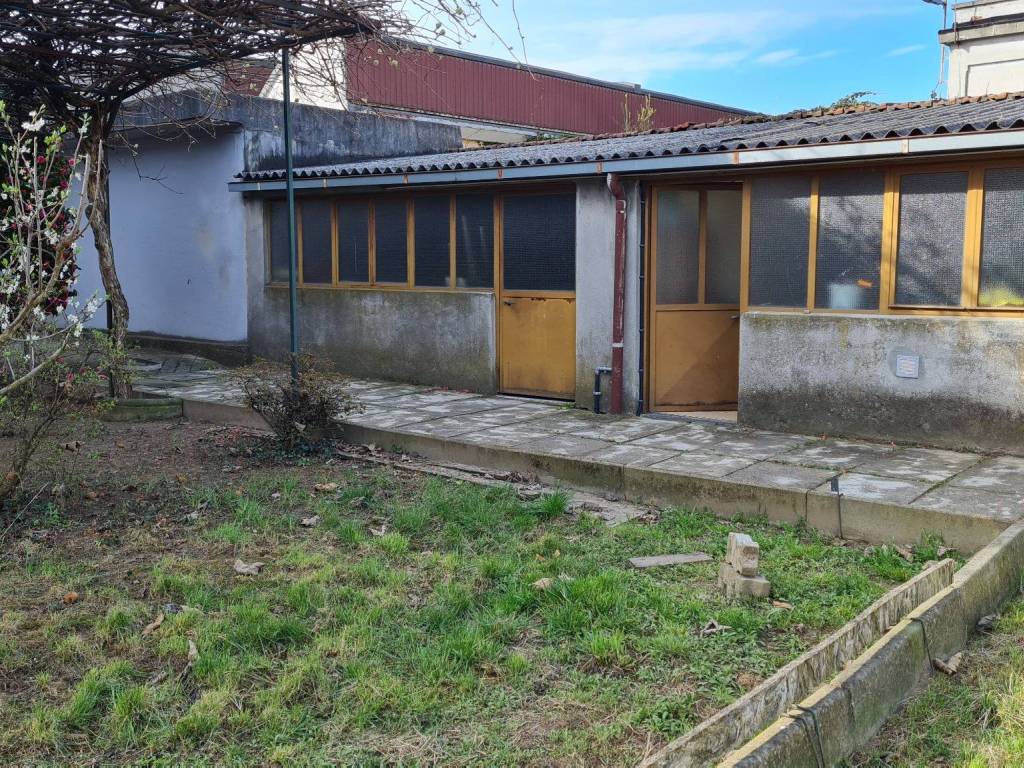 Villa a Galliate in Via 4 Novembre - Foto 3