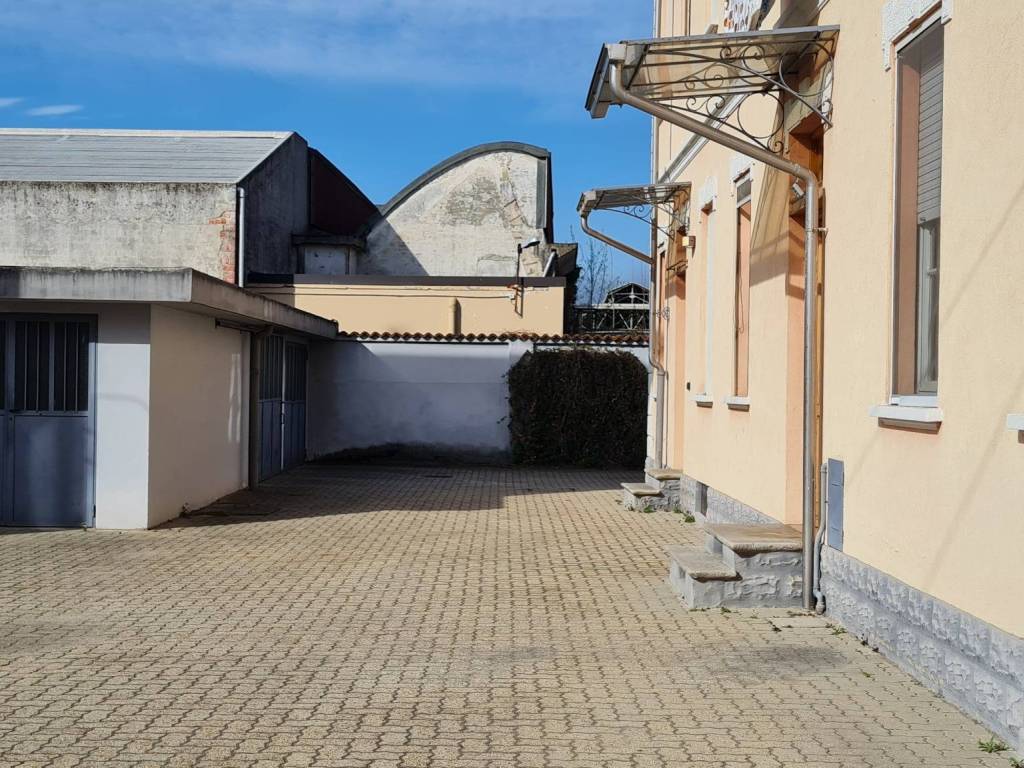 Villa a Galliate in Via 4 Novembre - Foto 5