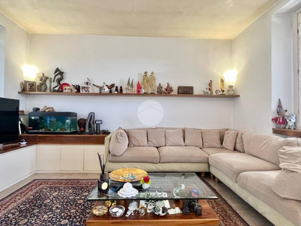 Appartamento a Carate brianza in Via Giuseppe Parini, 2 - Foto 2