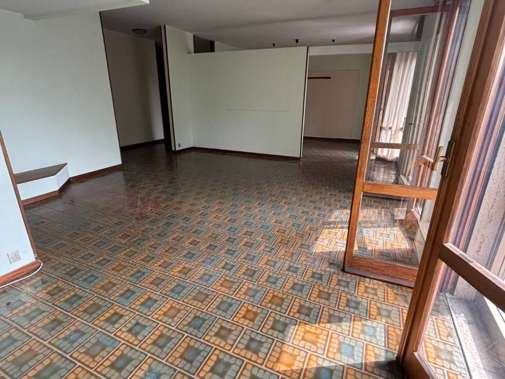 Appartamento a Novara in Viale Papa Giovanni XXIII, 52 - Foto 2