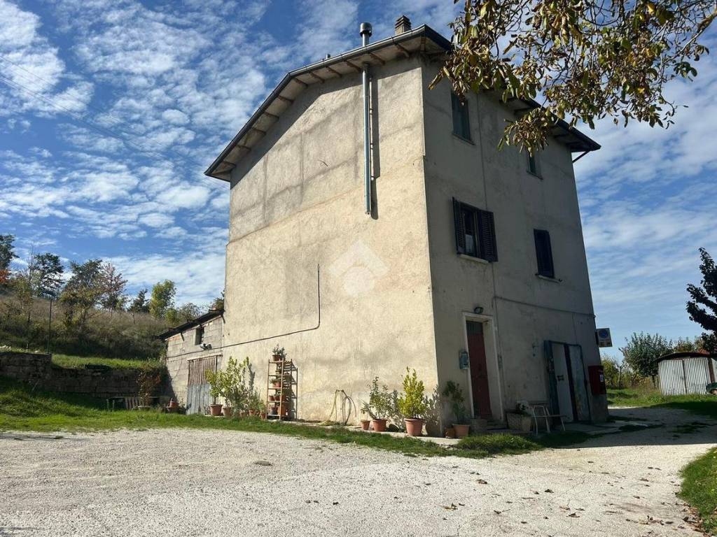 Casa indipendente a Gubbio in Località Scritto - Foto 3