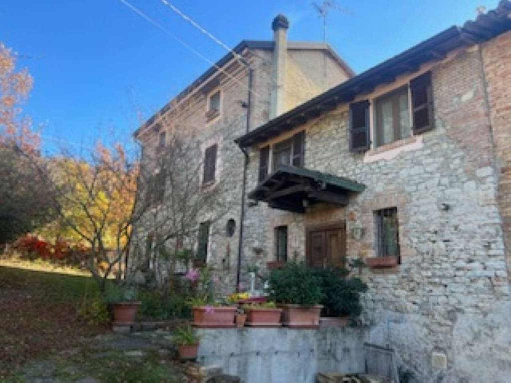 Rustico / casale a Lugagnano val d'arda in via madonna del piano - Foto 3