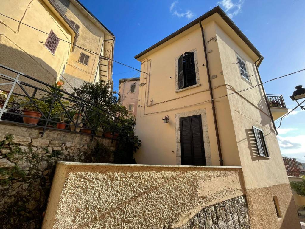 Appartamento a Rocca d'arce in Largo San Cataldo - Foto 2