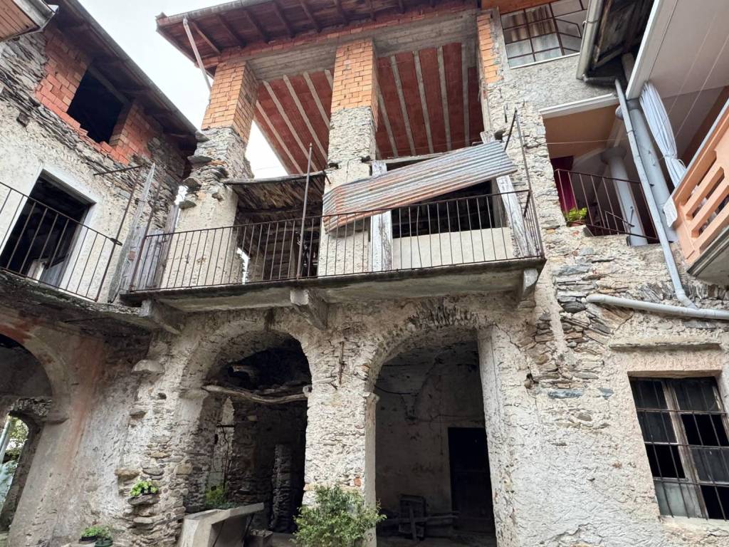 Rustico / casale a Castelveccana in Via San Genesio - Foto 2