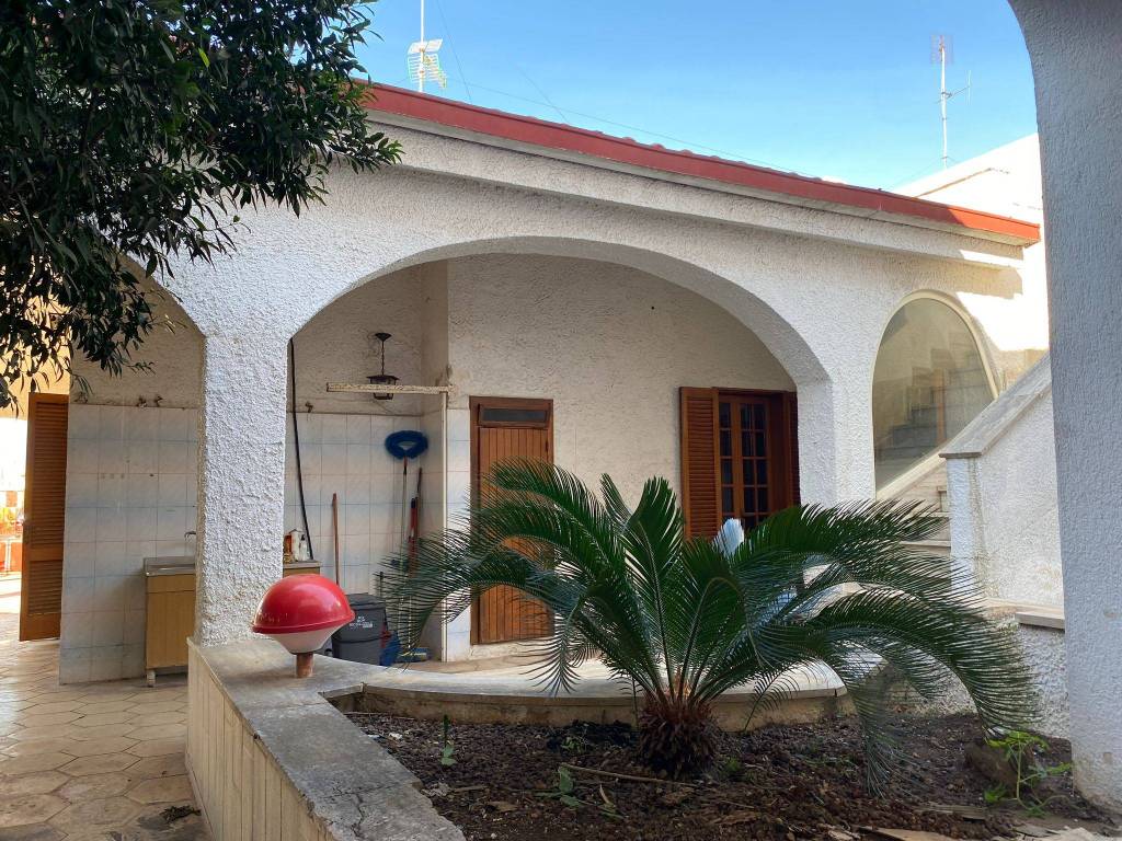Villa a Salve in Via Martiri di Belfiore, 9 - Foto 3
