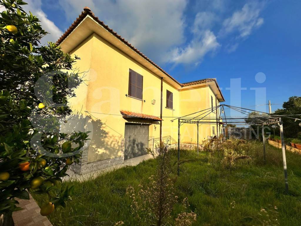 Villa a Aprilia in via luciano manara, 19 - Foto 2