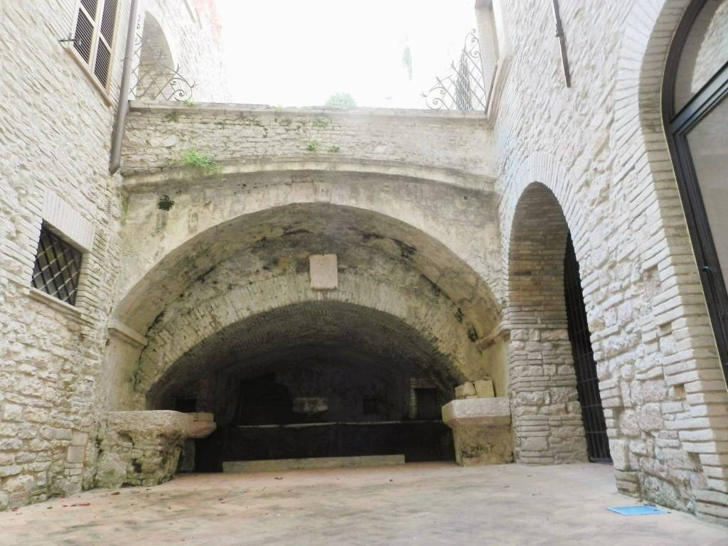 Appartamento a Assisi in Via Santa Chiara, 3 - Foto 2