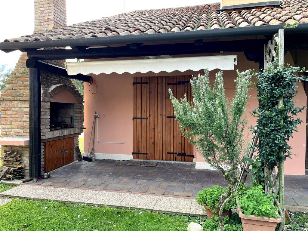 Villa a Porto viro in Via Cristoforo Colombo, 37 - Foto 2