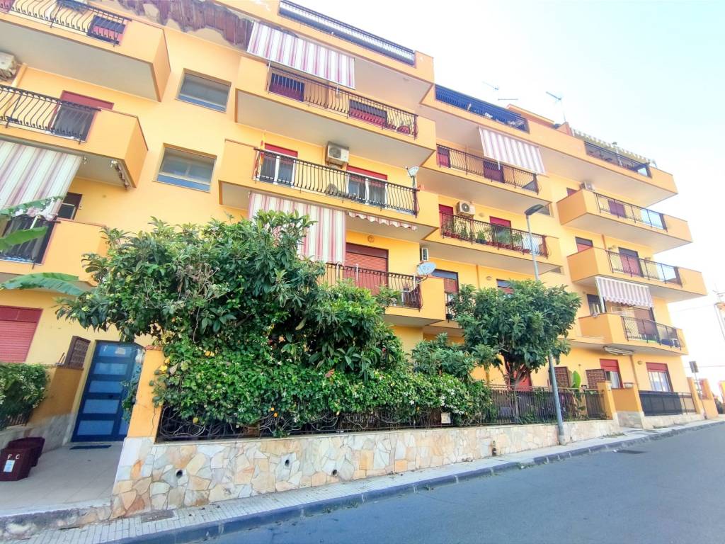 Appartamento a Nizza di sicilia in Via Todaro Comandante, 38 - Foto 2