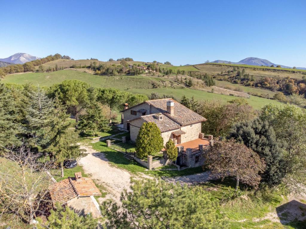 Rustico / casale a Gubbio in Madonna della Cima - Foto 4