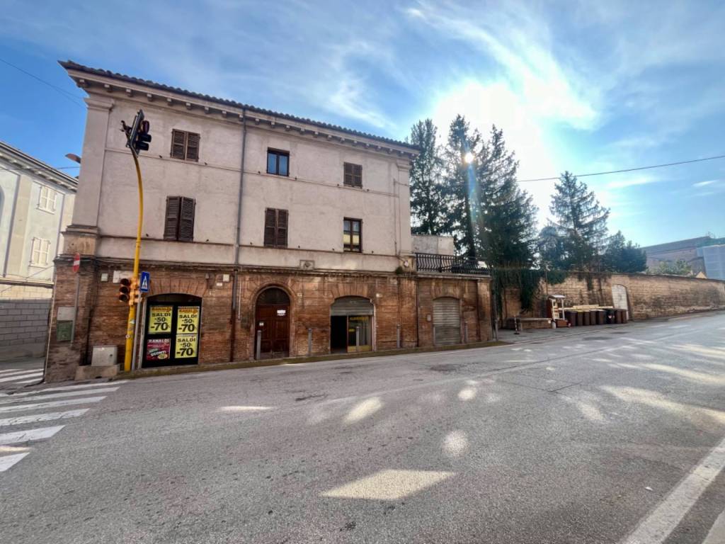 Casa indipendente a Fabriano in VILE IV NOVEMBRE, 107 - Foto 2