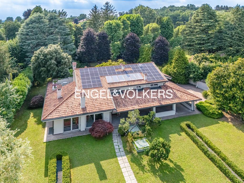 Villa a Inverigo in Via Montello, 17 - Foto 1